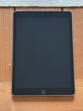 iPad 6th Generation 32GB